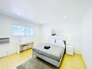 1 dormitorio, tabla de planchar con plancha, wifi gratis y ropa de cama