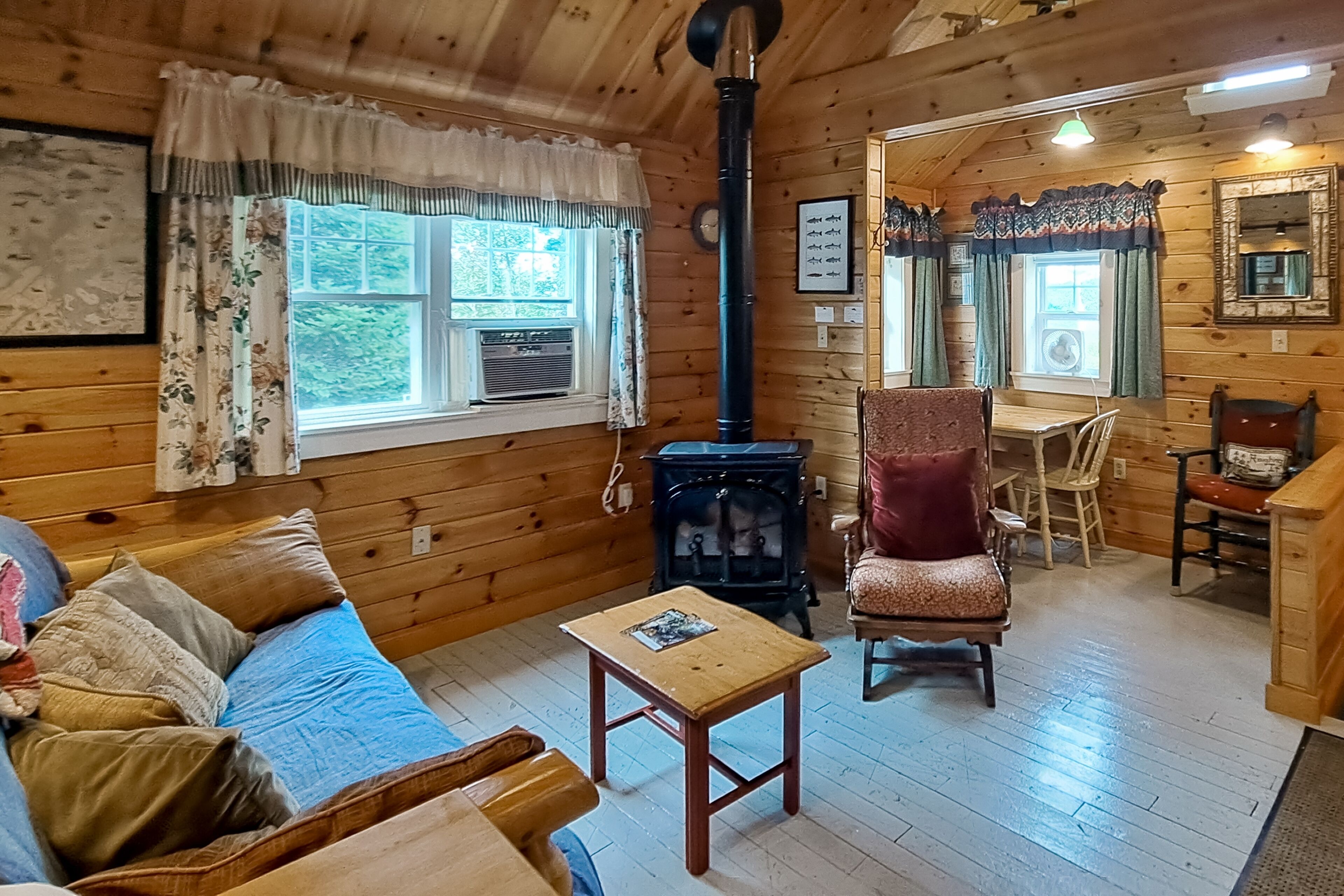 Télévision, cheminée