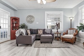 TV, fireplace, Netflix, Hulu