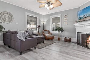 TV, fireplace, Netflix, Hulu