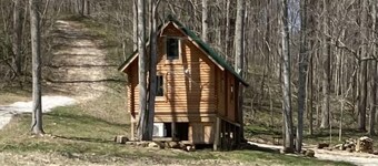 Cozy 1 bedroom w/ loft log cabin . 7 miles to French Lick, 15  to Patoka Lake!