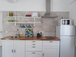 Fridge, microwave, stovetop, coffee/tea maker