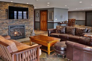 Smart TV, fireplace, stereo