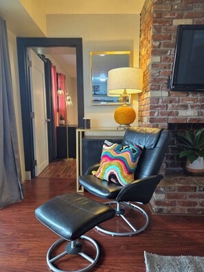 Interior - Stunning Views~<br>Beulaire, a MCM Hillside Retreat Suite.  <br>Beautiful Views~ (Roseburg)