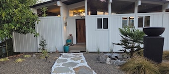 Stunning Views~<br>Beulaire, a MCM Hillside Retreat Suite. <br>Beautiful Views~