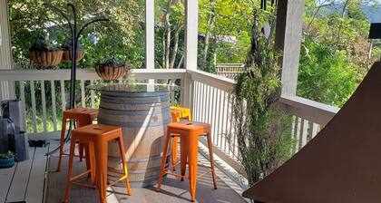 Stunning Views~<br>Beulaire, a MCM Hillside Retreat Suite. <br>Beautiful Views~
