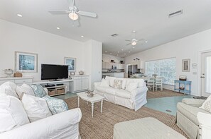 Smart TV, DVD player - Beautiful Island home, 175 steps to the beach, patio, beach gear and Grill (Holmes Beach)