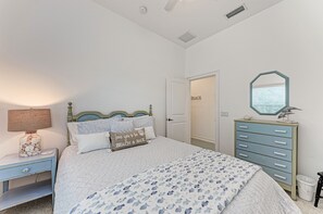3 bedrooms, iron/ironing board, free WiFi, bed sheets - Beautiful Island home, 175 steps to the beach, patio, beach gear and Grill (Holmes Beach)