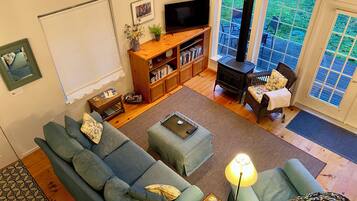 Smart TV, fireplace, DVD player, books