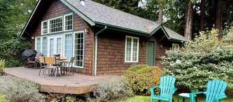 Near Downtown Langley, Shops & Restaurants!  Cozy Cottage & Pet Friendly!