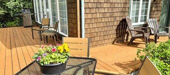 Near Downtown Langley, Shops & Restaurants! Cozy Cottage & Pet Friendly!