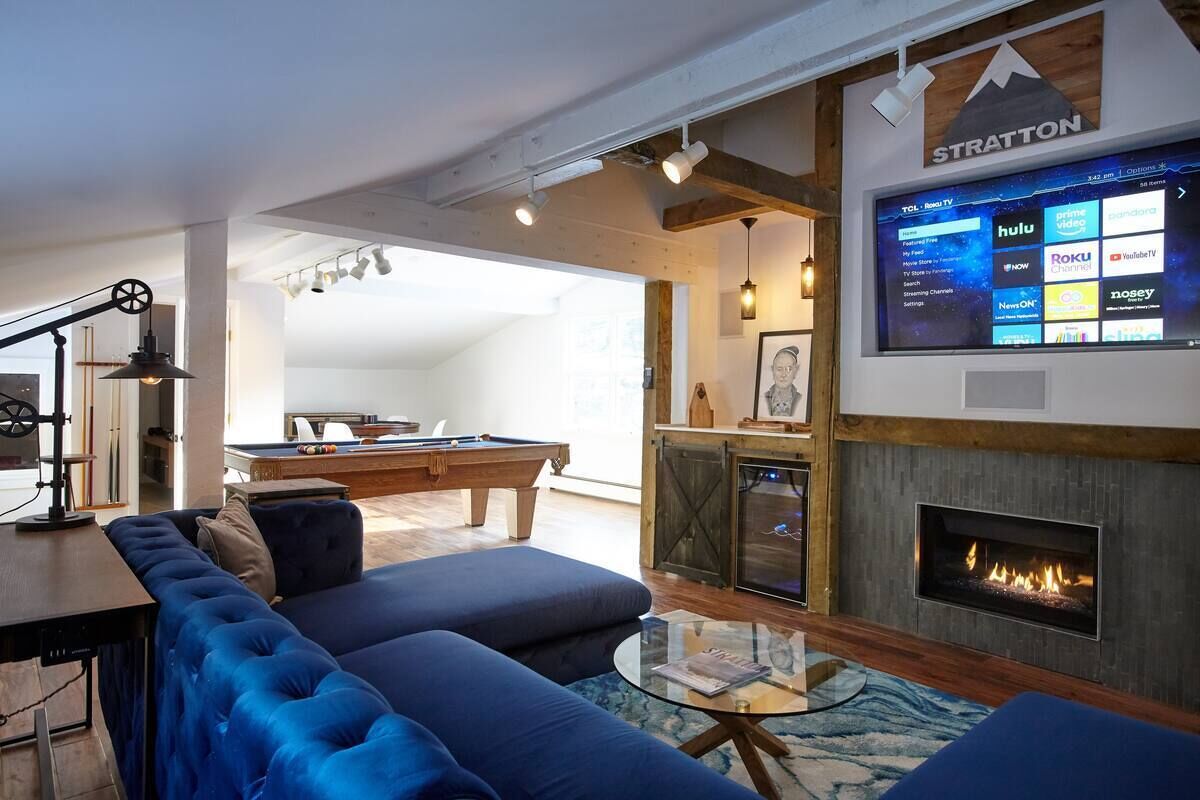 STRATTON SKI HOUSE BUILT FOR FUN, HOT TUB, SAUNA, MAN CAVE, MORE