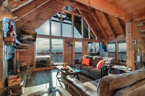 Smart-TV, Kamin, DVD-Player, Bücher