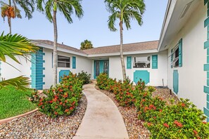 Exterior - Stunning Remodel, HEATED POOL, Brand New Furnishings, Full Canal Sunset View (Cape Coral)