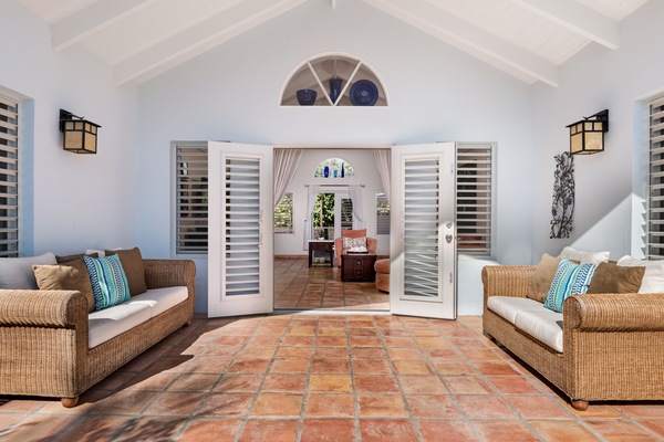 Indoor-outdoor living at Harbour House