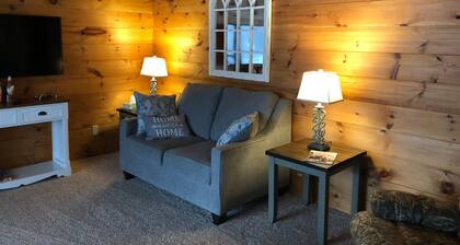 The River's Edge - Rare find along The Allegheny River 3 bedroom/ 1 1/2 bath
