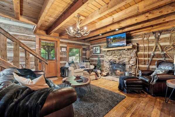 Smart TV, fireplace, DVD player