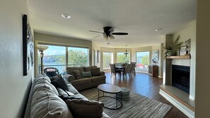 Flat-screen TV, fireplace, DVD player, books