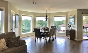 Flat-screen TV, fireplace, DVD player, books - Breathtaking views of Lake Hamilton  (Hot Springs)