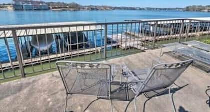 Breathtaking views of Lake Hamilton