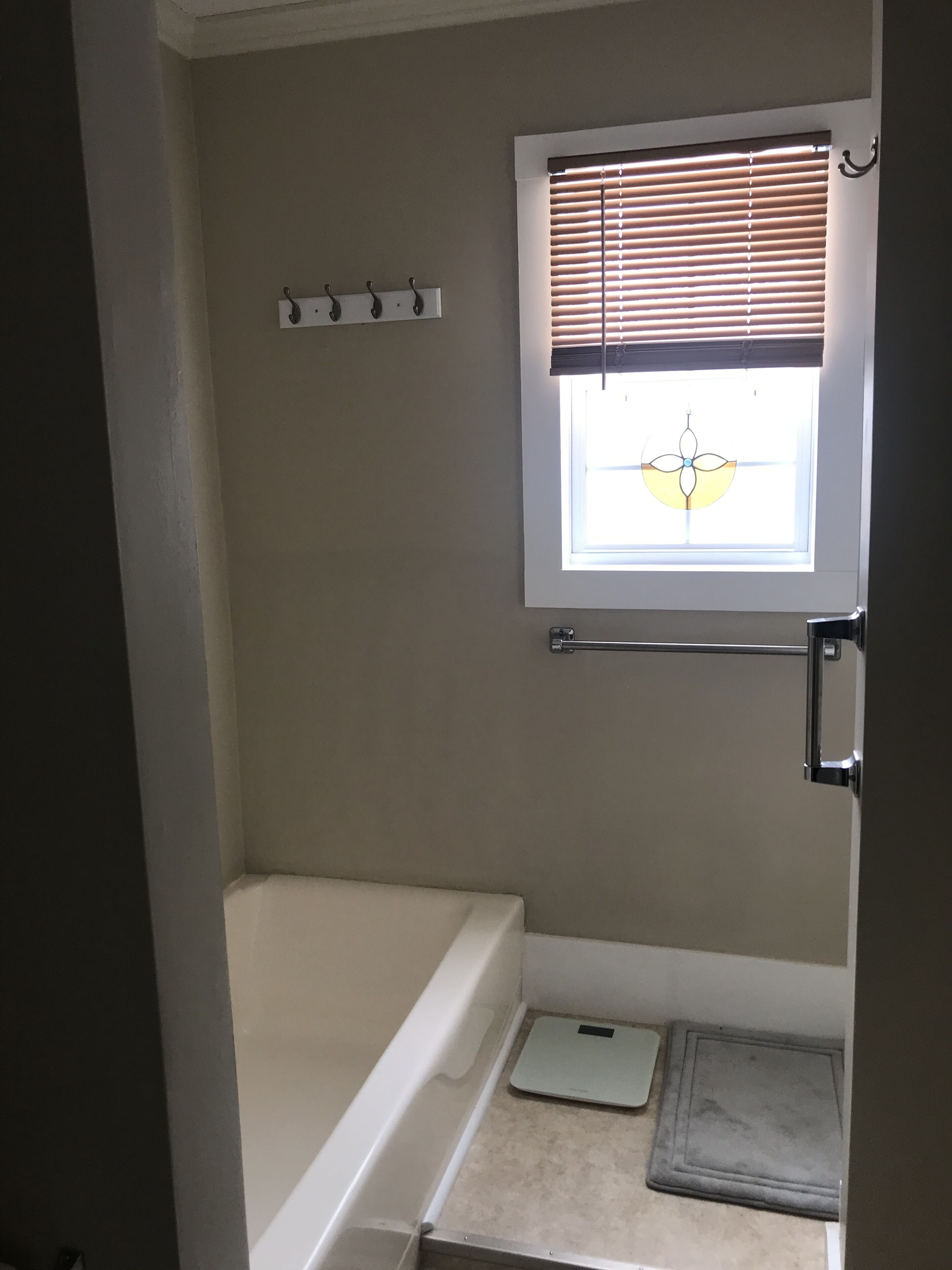 Hilltop Farmhouse with (3) sunrise and sunset porches overlooking rolling hills.