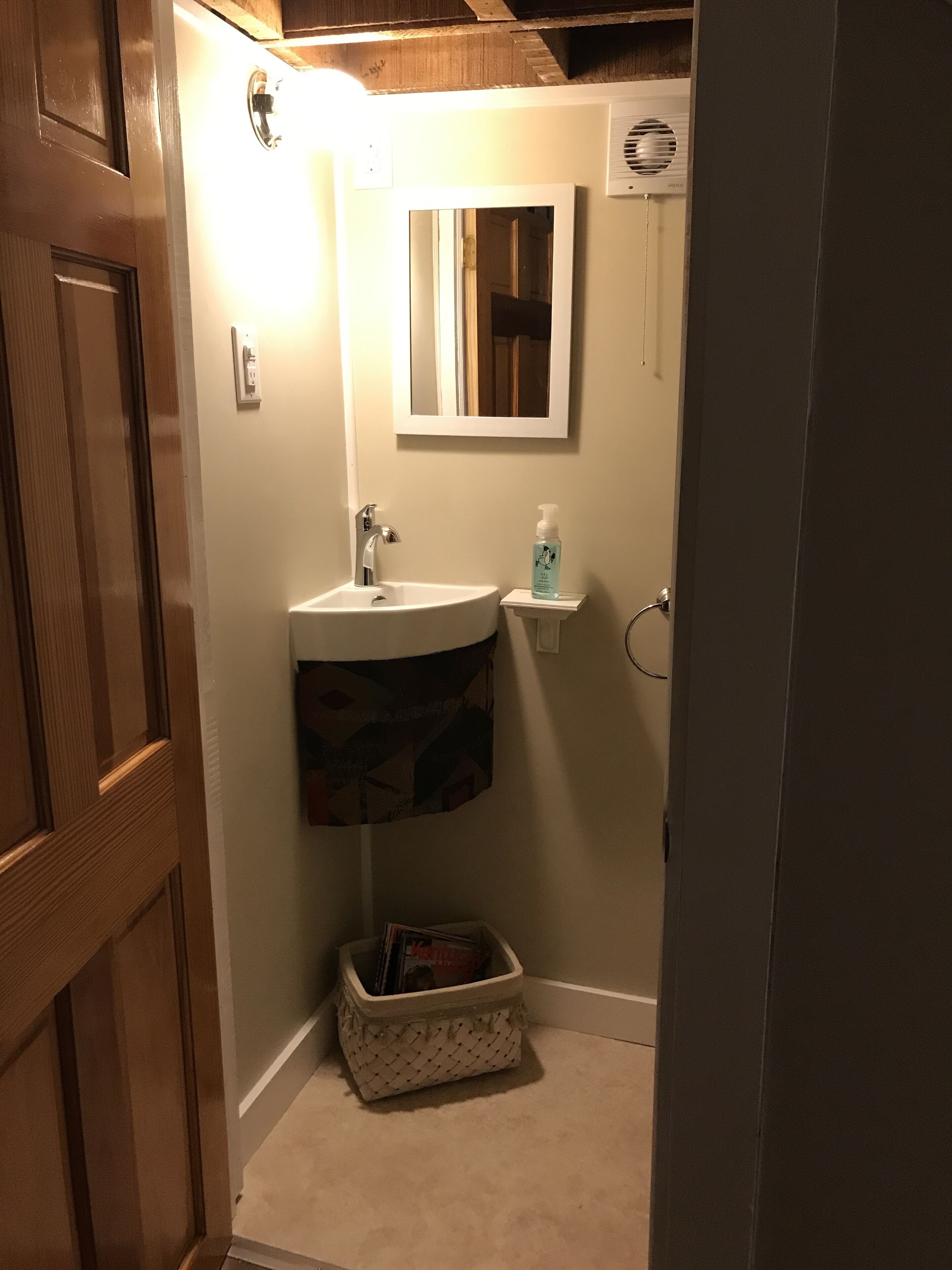 Hilltop Farmhouse with (3) sunrise and sunset porches overlooking rolling hills.