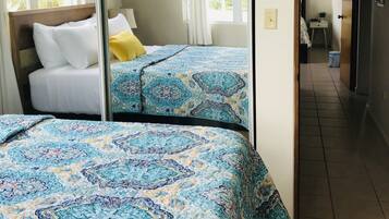3 bedrooms, iron/ironing board, WiFi (free), bed sheets