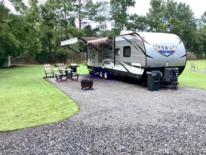 Property grounds - Country camping feel in the middle of Charleston Metro Area (Ladson)