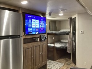 Room - Country camping feel in the middle of Charleston Metro Area (Ladson)