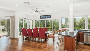 Dining - The Aegean - Beautiful spacious home a stones throw to the Beach (Narrawallee)