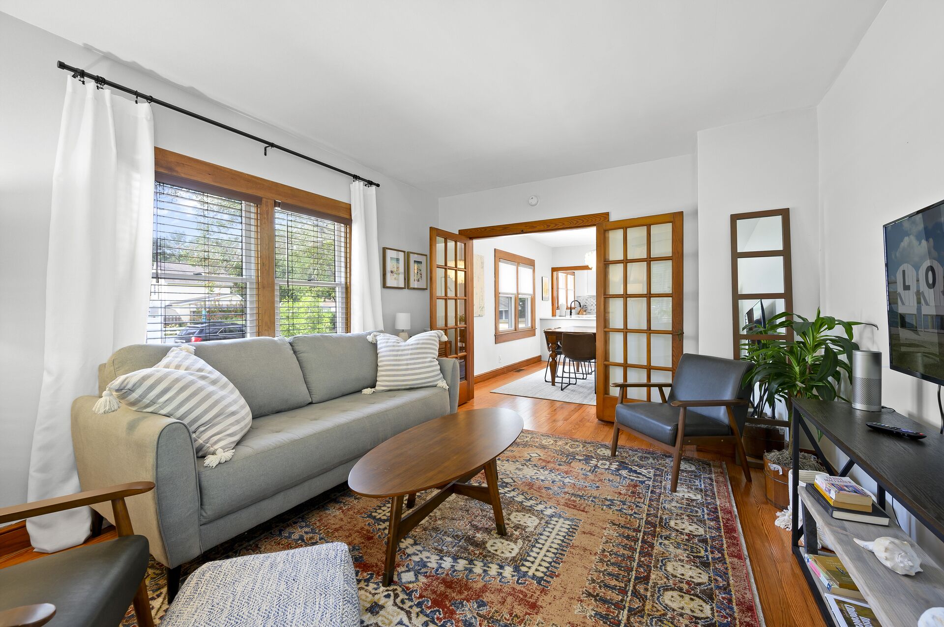 Crepe Myrtle Cottage - Nothing but Southern Charm and Hospitality.