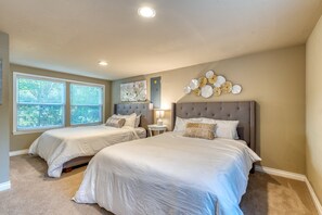 4 bedrooms, iron/ironing board, WiFi, bed sheets