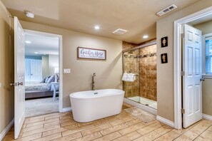 Bathtub, hair dryer, towels, soap - One of a Kind ⭐ Modern Farmhouse Estate Paradise ⭐ (Woodinville)