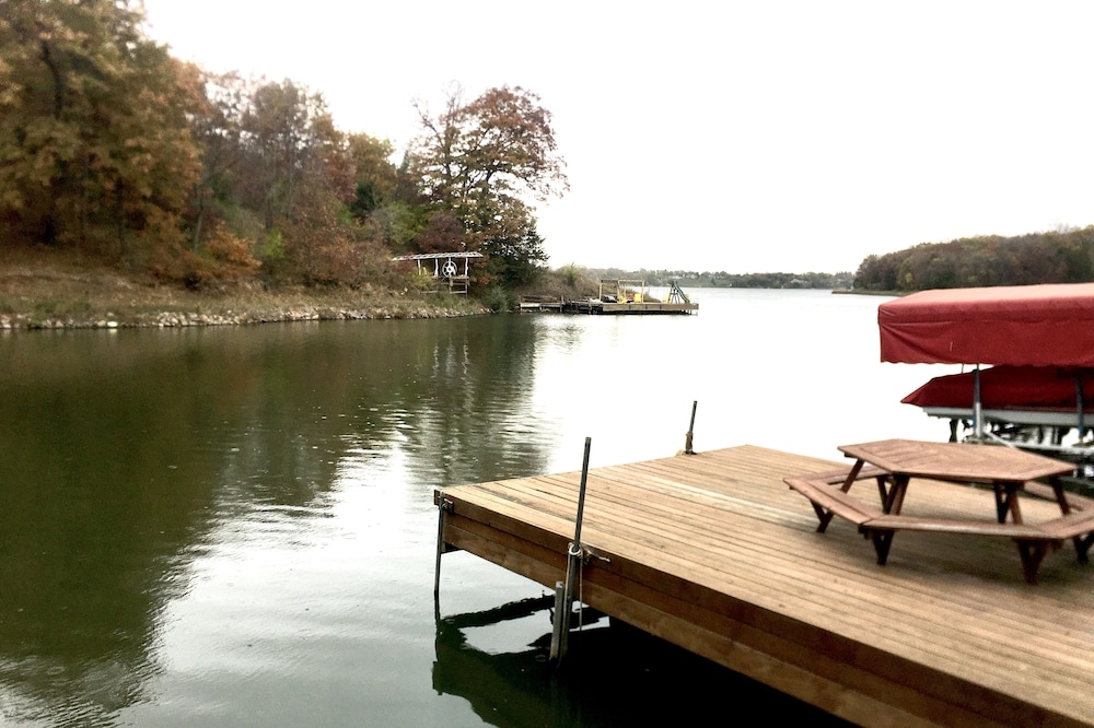 Scenic treetop views at Lake Panorama