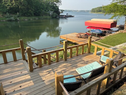 Scenic treetop views at Lake Panorama 