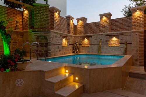 Private villa with pool 