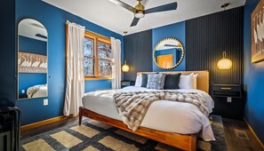 4 bedrooms, iron/ironing board, WiFi, bed sheets