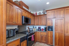Coffee/tea maker, fridge, microwave, oven