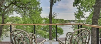 Lakefront, Private Dock, Spectacular Views, Spacious, Modern , 2 Large Decks, Firepit, Gameroom!