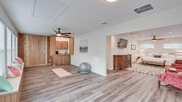 5 makuuhuonetta, silitysrauta/-lauta, vauvan matkasänky, ilmainen Wi-Fi