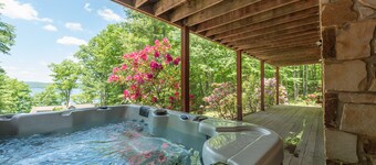 Lazy Moose: Lake Access, Dogs Welcome, Hot Tub, Pool Table, Fire Pit!