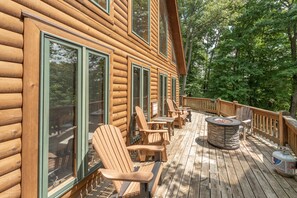 Property grounds - Rustic Comfort w/ Hot Tub & Mountain Vibes (McHenry)