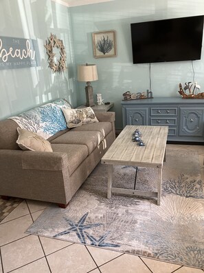 Älytelevisio, videopelejä, DVD-soitin, kirjoja