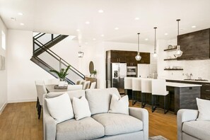 Interior - Arcadia 74 🌟 Arcades * Ping Pong * Games (Santa Clara)