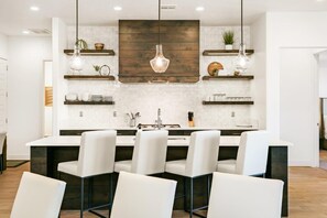 Fridge, microwave, oven, stovetop - Arcadia 74 🌟 Arcades * Ping Pong * Games (Santa Clara)