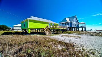 Nhà, nhiều giường (Seafari - 106 Portier Ct) | Ngoại thất