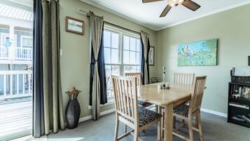 House, Multiple Beds (Seafari - 106 Portier Ct) | Private kitchen