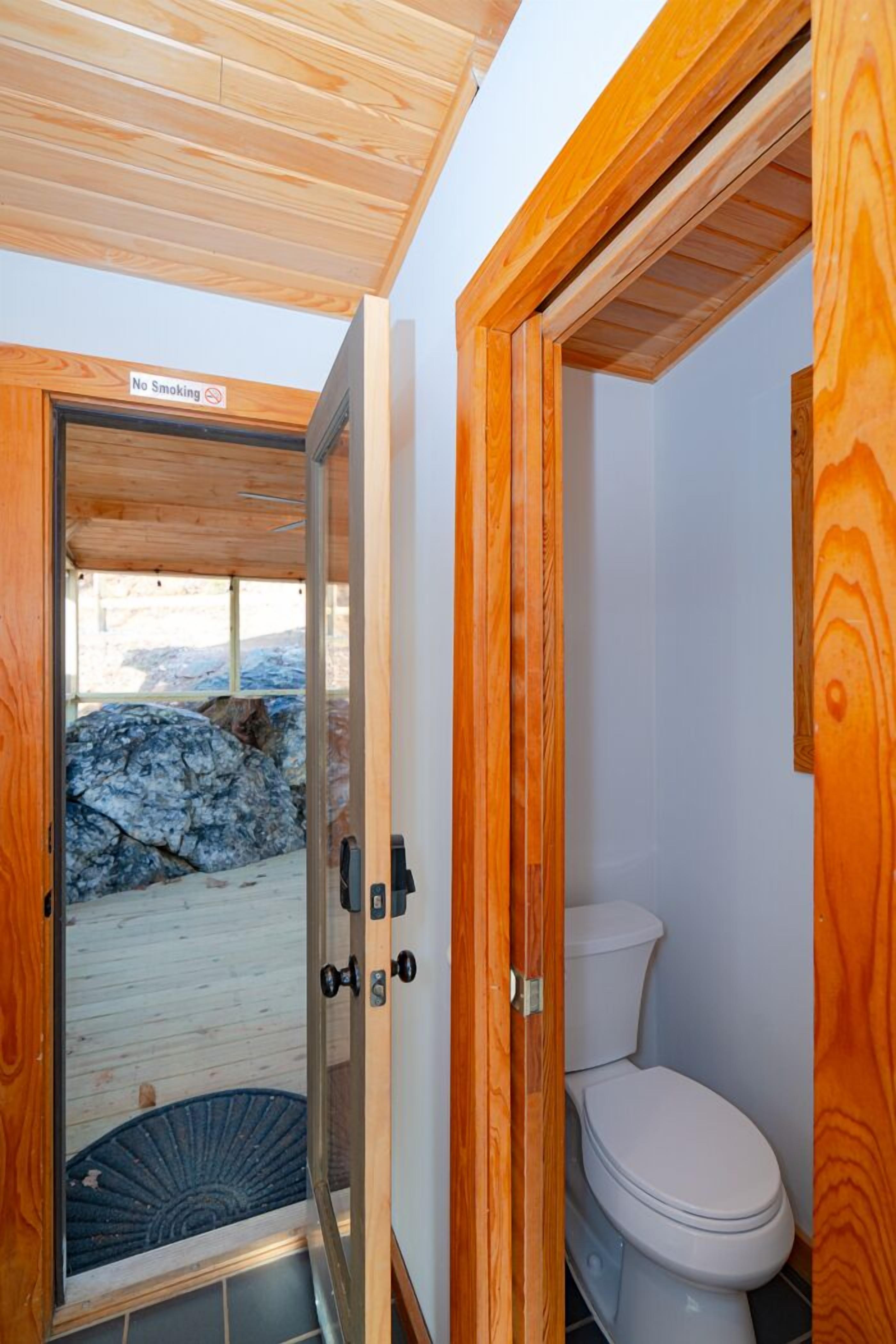 European Cottage House ! Couples getaway in Blueridge