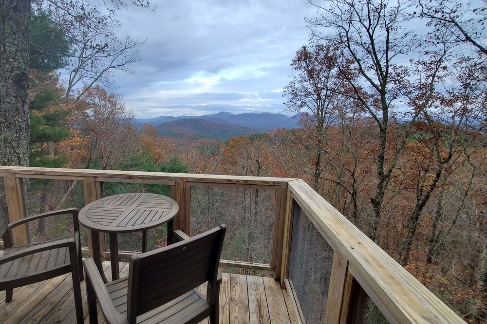 European Cottage House ! Couples getaway in Blueridge