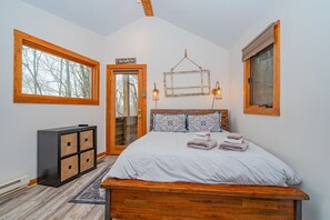 1 bedroom, WiFi, bed sheets - European Cottage House ! Couples getaway in Blueridge (Blue Ridge)